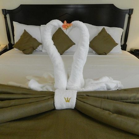 Hotel Victoria Mérida Exterior foto A bed with a towel swan