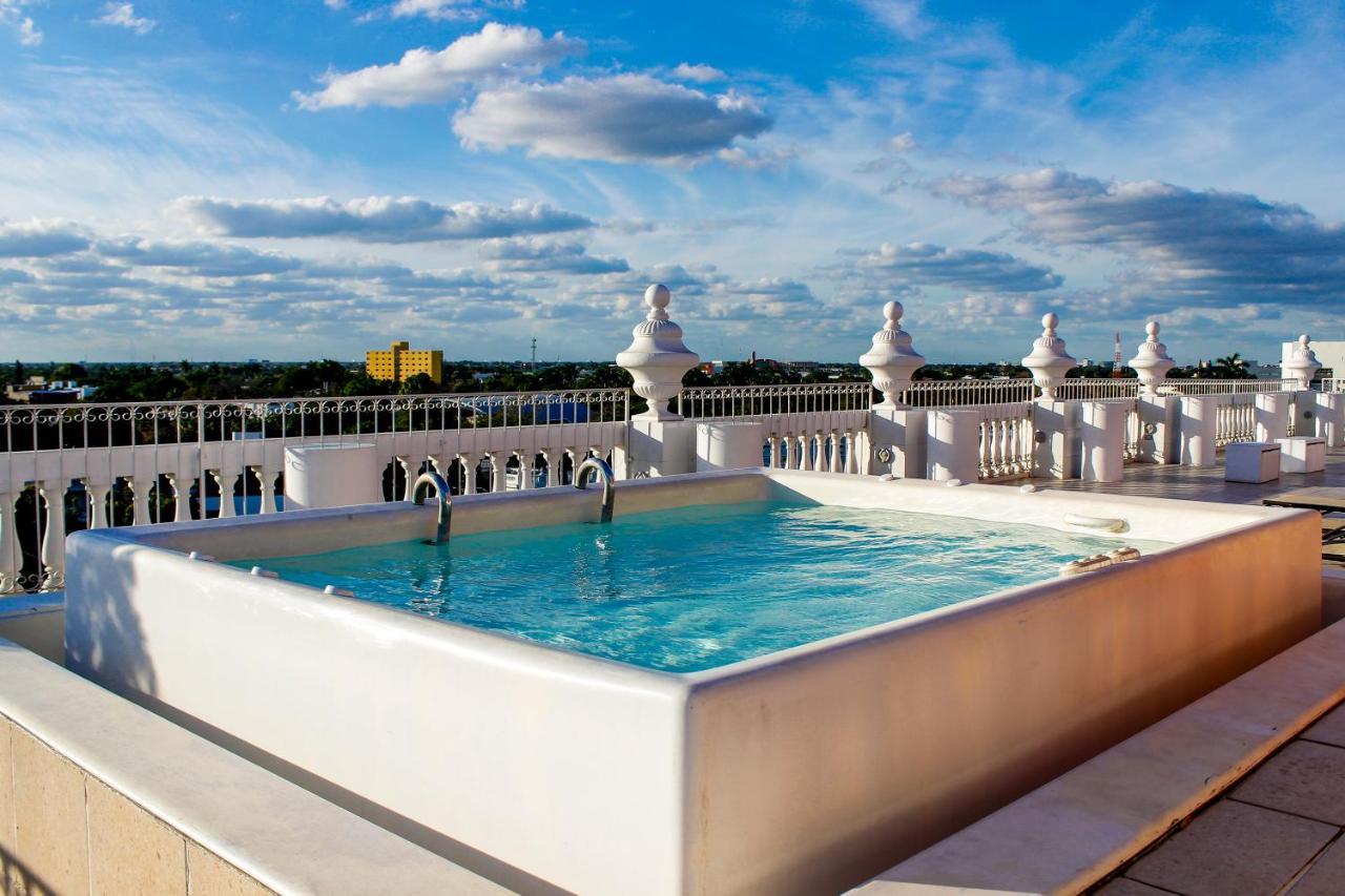 Hotel Victoria Mérida Exterior foto Rooftop pool at the W South Beach