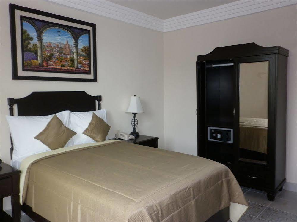Hotel Victoria Mérida Exterior foto A bedroom in a hotel