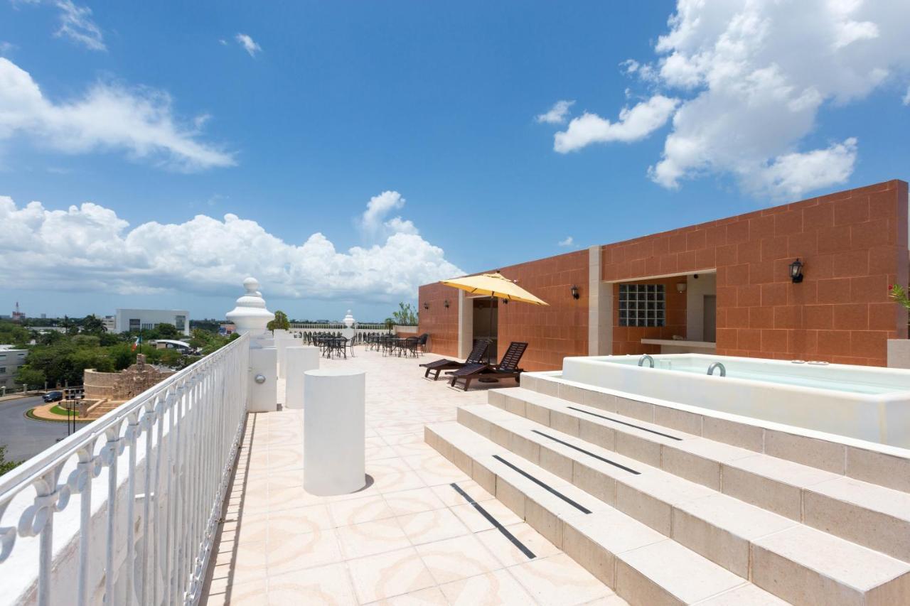 Hotel Victoria Mérida Exterior foto Rooftop pool at the Hotel